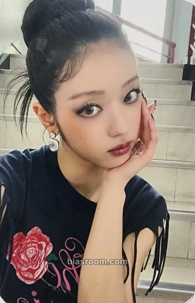 YooA OH MY GIRL SELFISH (YooA) K-pop photocard