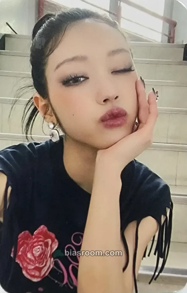 YooA OH MY GIRL SELFISH (YooA) K-pop photocard