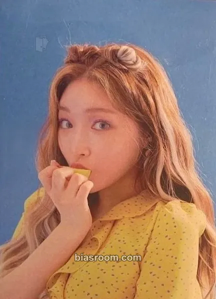Chung Ha Blooming Blue Photocard - Chung Ha K-pop photocard