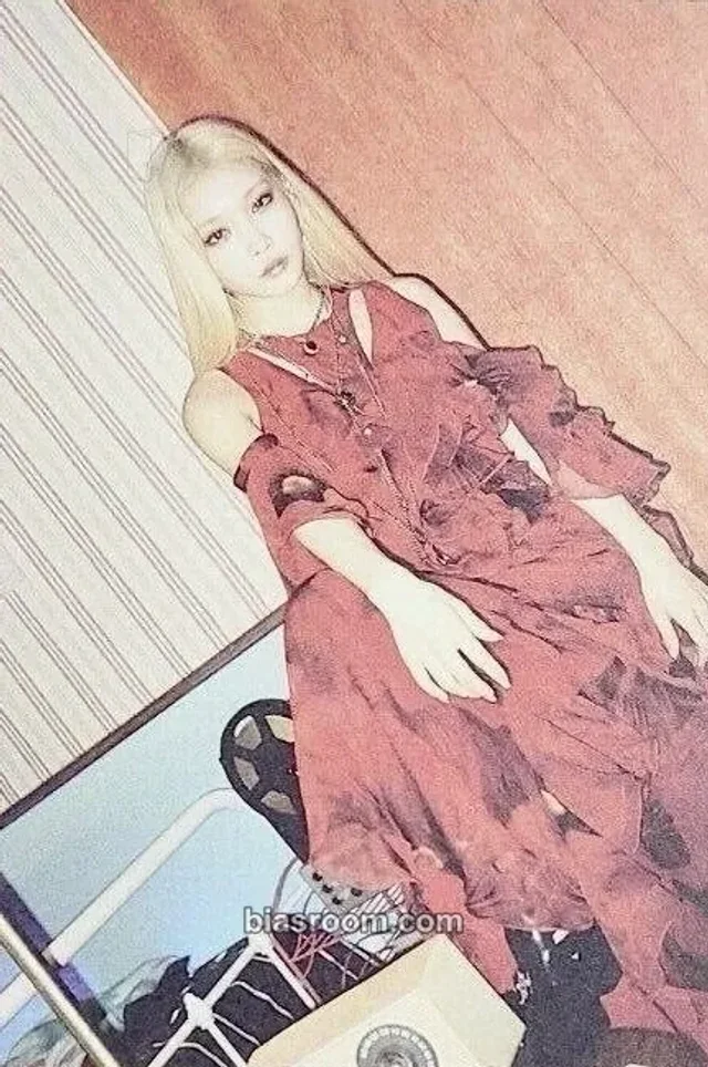 Chung Ha - Chung Ha - Flourishing Album broadcast item set postcard