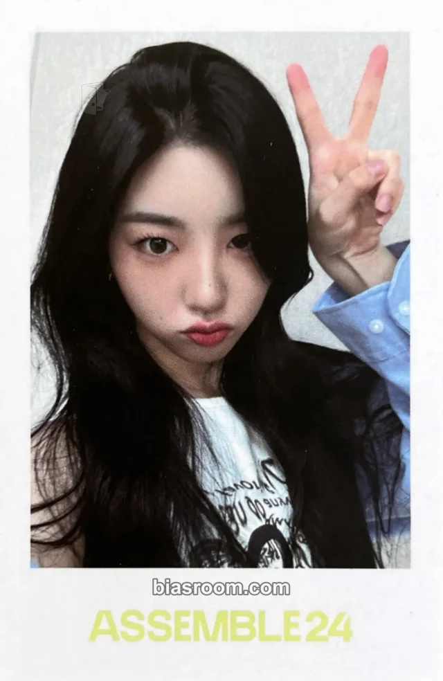 tripleS - Sohyun - Assemble24 Album everline fansign polaroid round 13