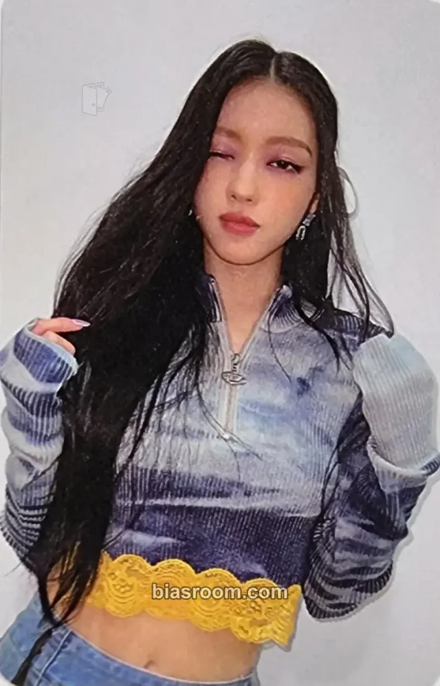 OH MY GIRL - YooA - SELFISH Album lucky draw (LD) jump up