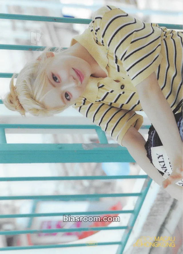 NMIXX - Jiwoo - MIXXPEDIA : PICK MACAU & HONGKONG Other mini poster photobook inclusion