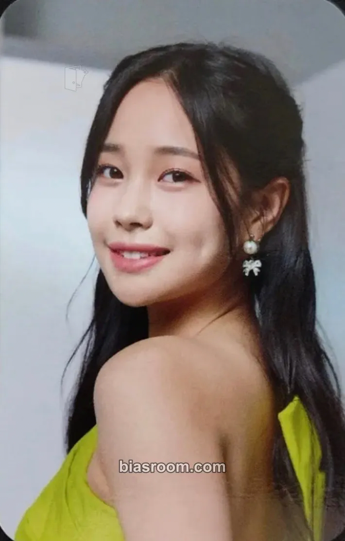 Jihan Queendom Puzzle Pop-up Store Photocard - Weeekly - Weeekly K-pop photocard