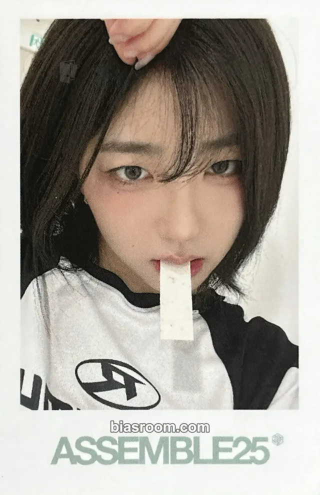tripleS - Sohyun - Assemble25 Album everline round 3 video call/fancall polaroid