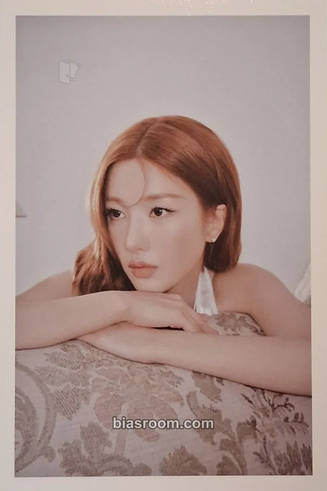 Kwon Eunbi - Kwon Eunbi - DEJAVU Album photobook inclusion postcard