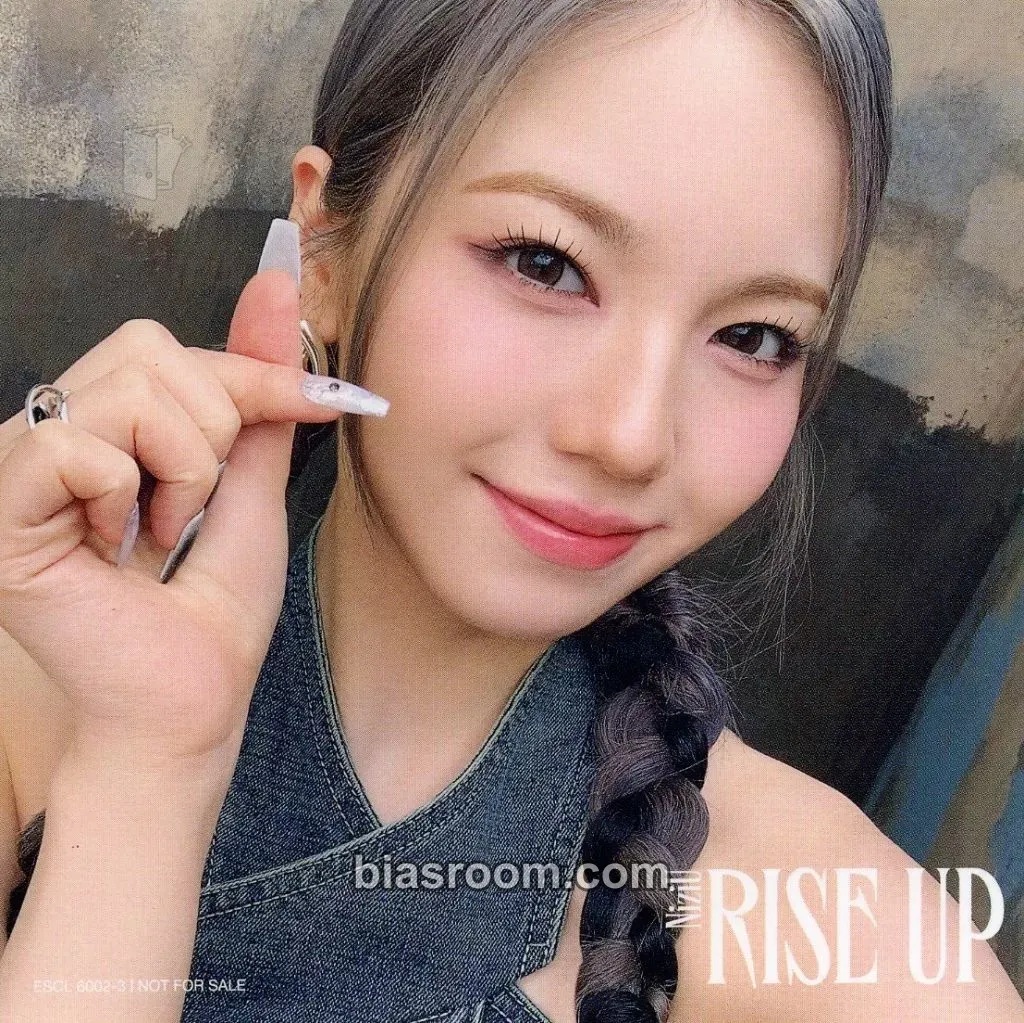 Ayaka RISE UP Photocard - NiziU - NiziU K-pop photocard