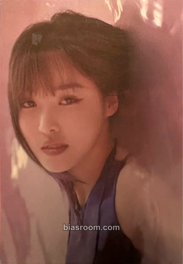 GFRIEND - Yuju - HYBE Insight Museum Event merch photocard photocard set