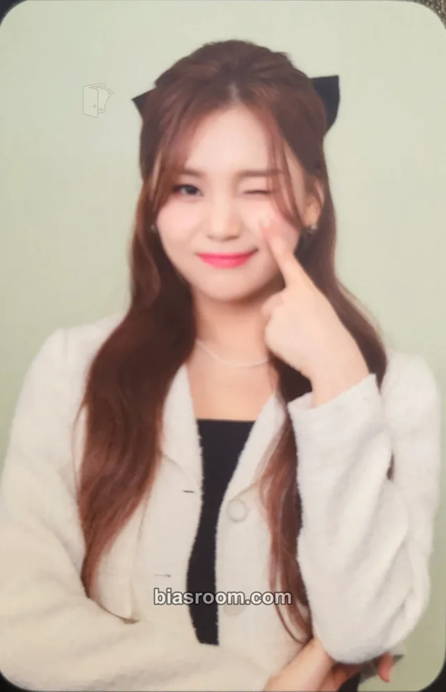 VIVIZ - Umji - KCON JAPAN 2023 Event merch photocard postcard book japan kcon