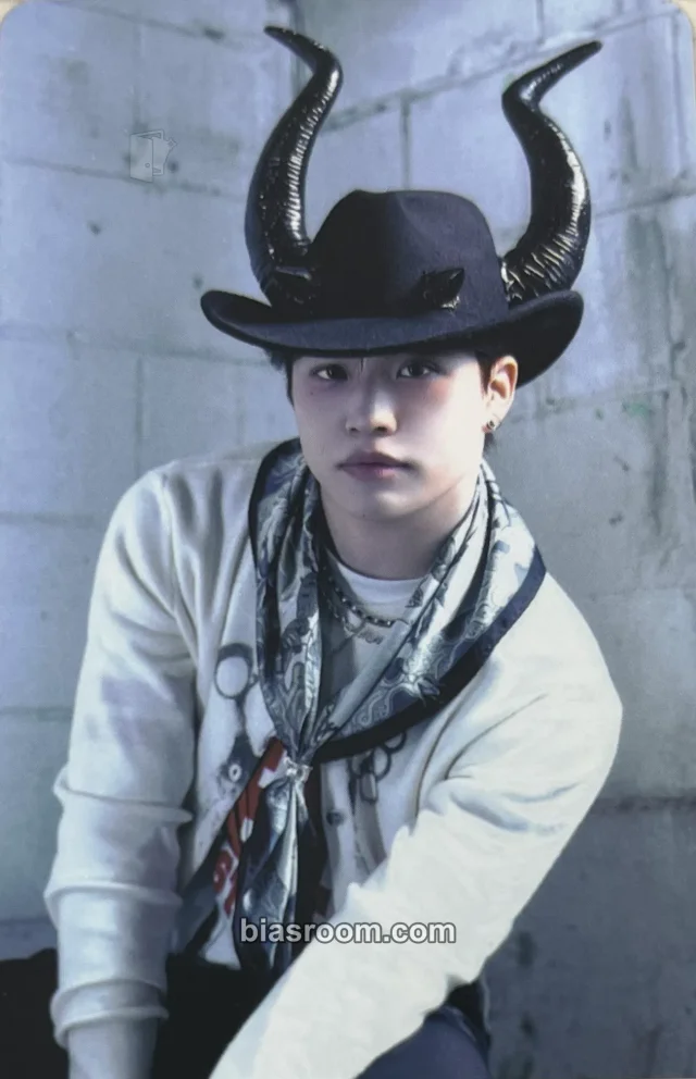 MCND - BIC - Devil Youth Club Album album photocard poca album box version