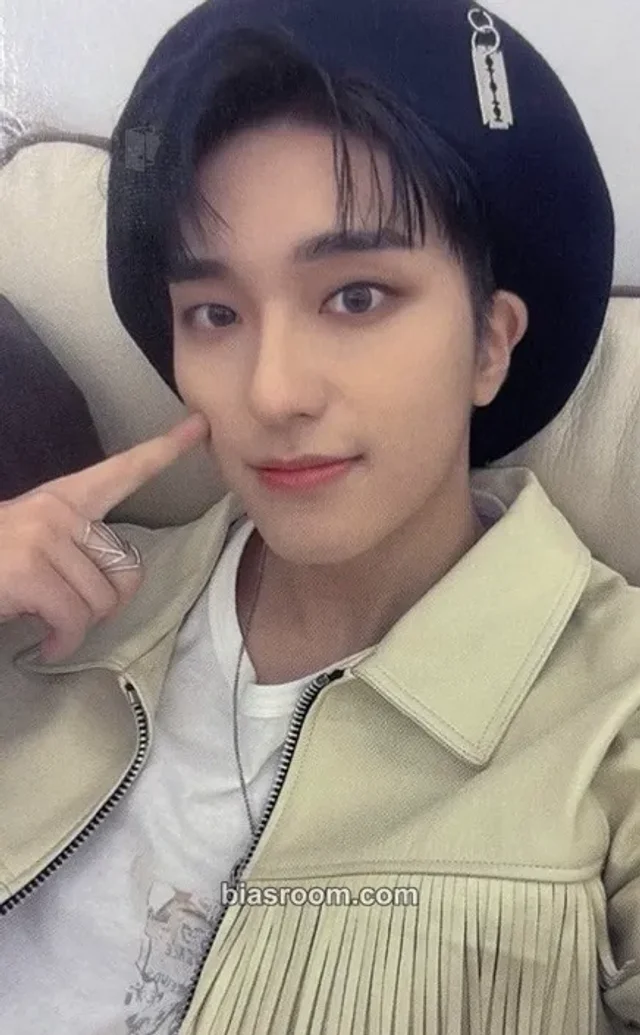 Omega X - Sebin - Love Me Like Album jump up fansign round 1