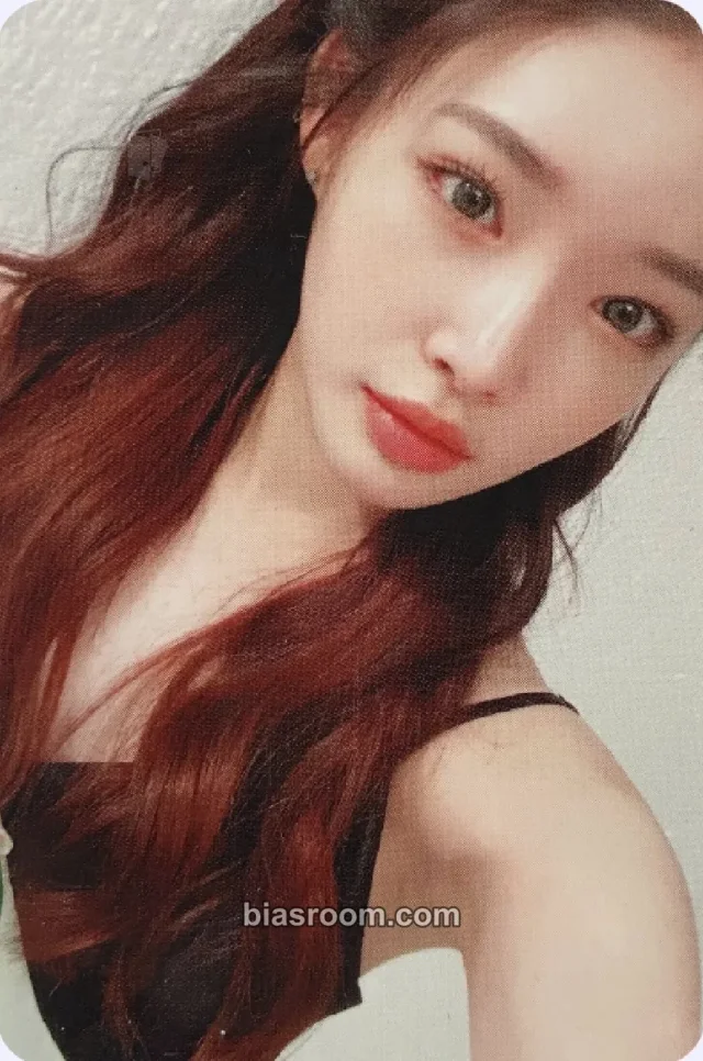 Chung Ha - Chung Ha - 2021 Season's Greetings Other season's greetings withmuu/withdrama pob (pre-order benefit)