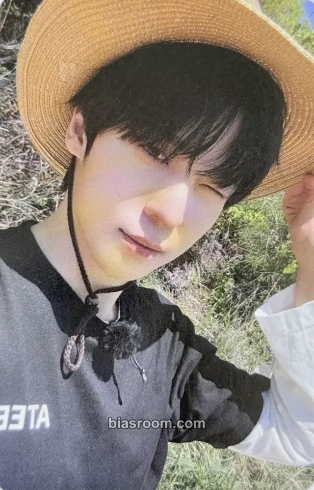 ATEEZ - Yunho - MIGHTEEZ Rock The Stage Other cross bag merch photocard pop-up