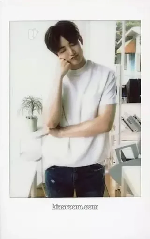 TREASURE - Junkyu - 2021 SUMMER CAMP Other lipss polaroid B version