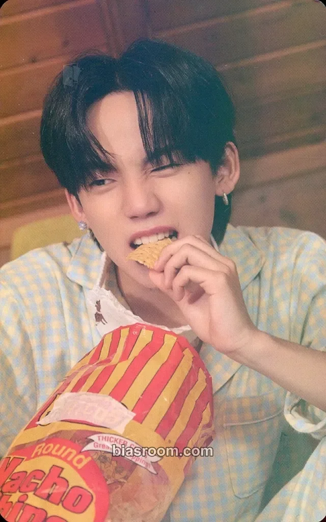 TREASURE - Choi Hyunsuk - 2022 Welcoming Collection Other pob (pre-order benefit) holographic (hologram) weverse global shop (wvg)