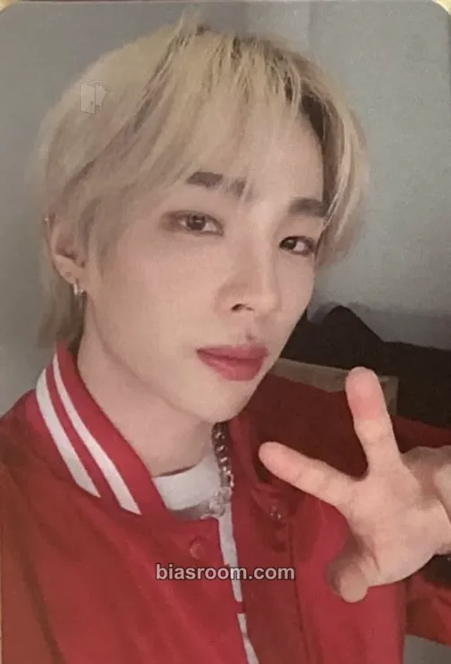 BAE173 - Muzin - 2023 Season's Greeting Other fansign