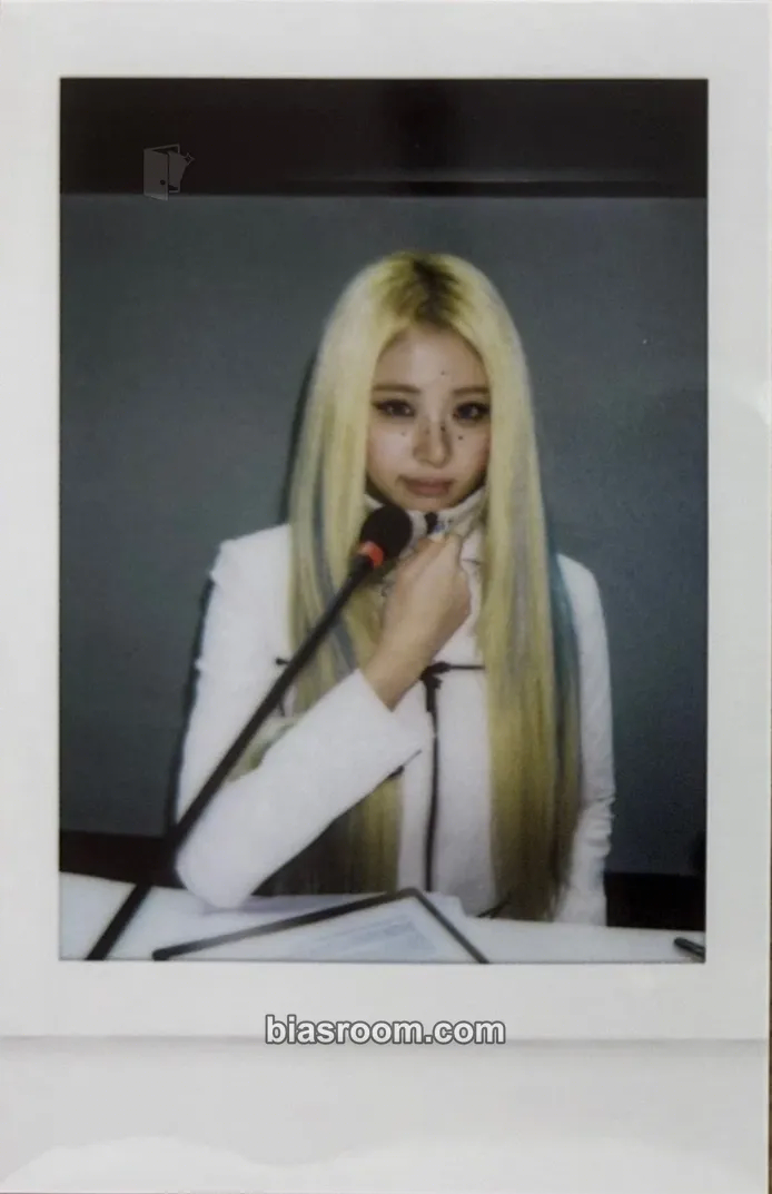 Huh Yunjin Made My Night Photocard - LE SSERAFIM - LE SSERAFIM K-pop photocard
