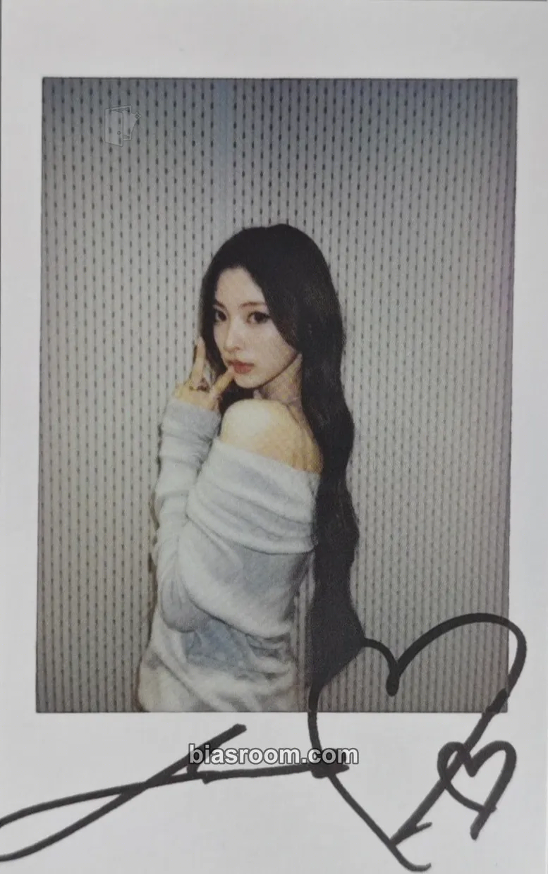 Anna The 1st Season's Greetings Pop-Up Store Photocard - MEOVV - MEOVV K-pop photocard
