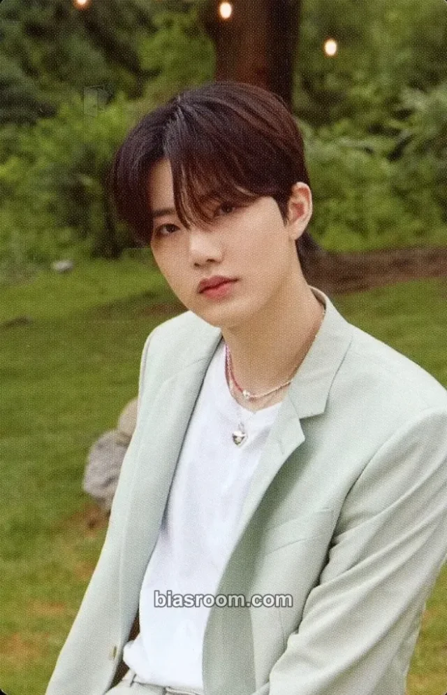 TREASURE - Junkyu - 2nd Anniversary Other 2nd anniversary magazine photocard photocard set B version random photocard
