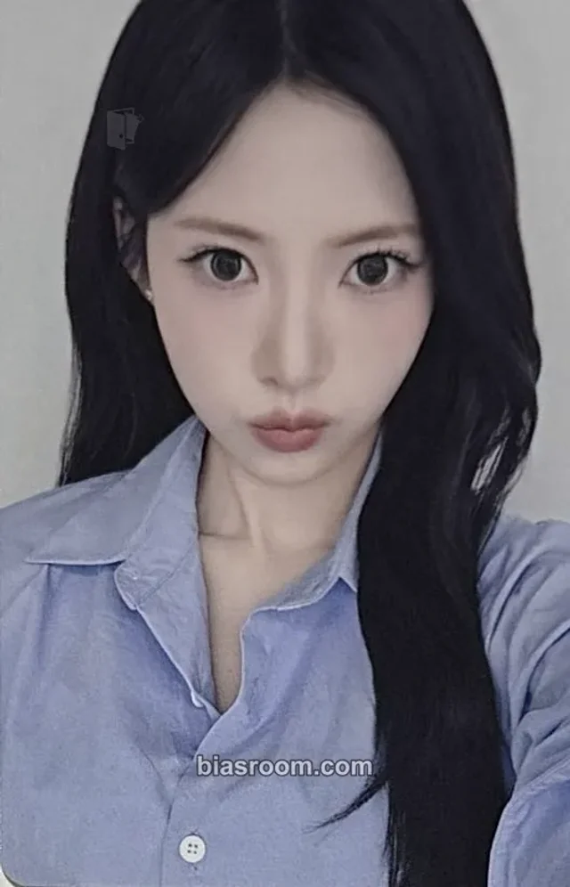 RESCENE - Liv - Scent Archive - MEMORIES OF RESCENE POP-UP Event merch photocard shoulder bag photocard set pop-up