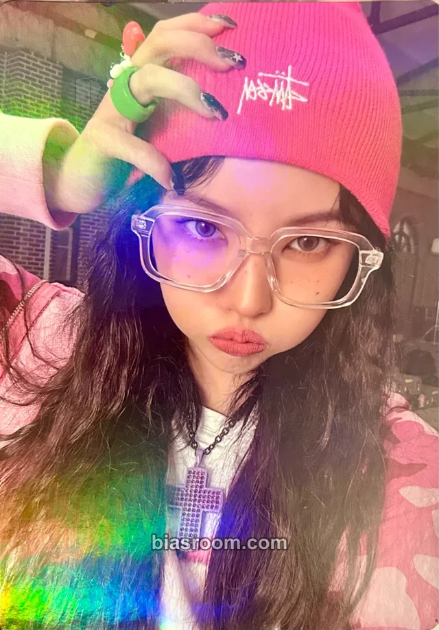 i-dle - Soyeon - I Feel Album holographic (hologram) weverse global shop (wvg) pob (pre-order benefit) standee