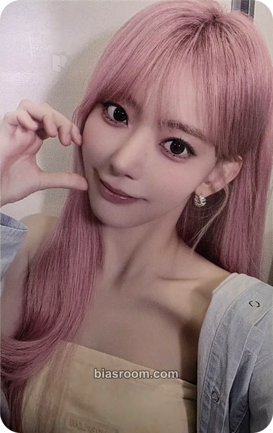 Sakura Made My Night Photocard - LE SSERAFIM - LE SSERAFIM K-pop photocard