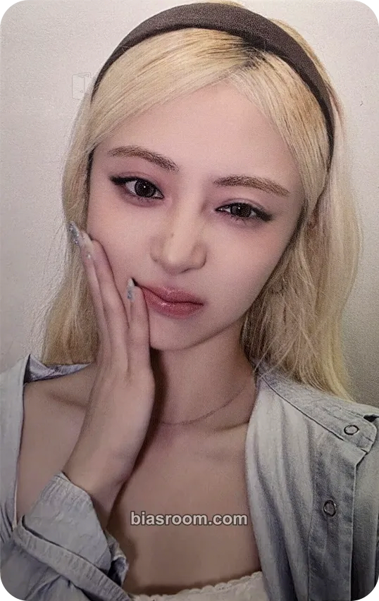 Huh Yunjin Made My Night Photocard - LE SSERAFIM - LE SSERAFIM K-pop photocard