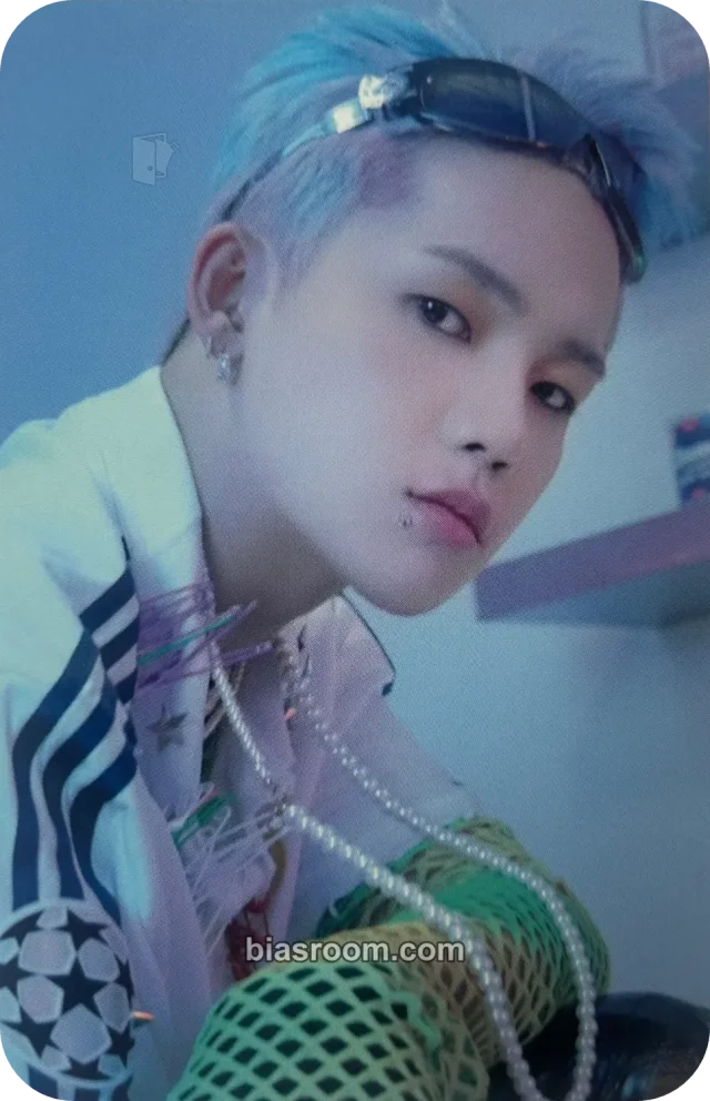 TREASURE - Choi Hyunsuk - Hello Tour Event trading card B version