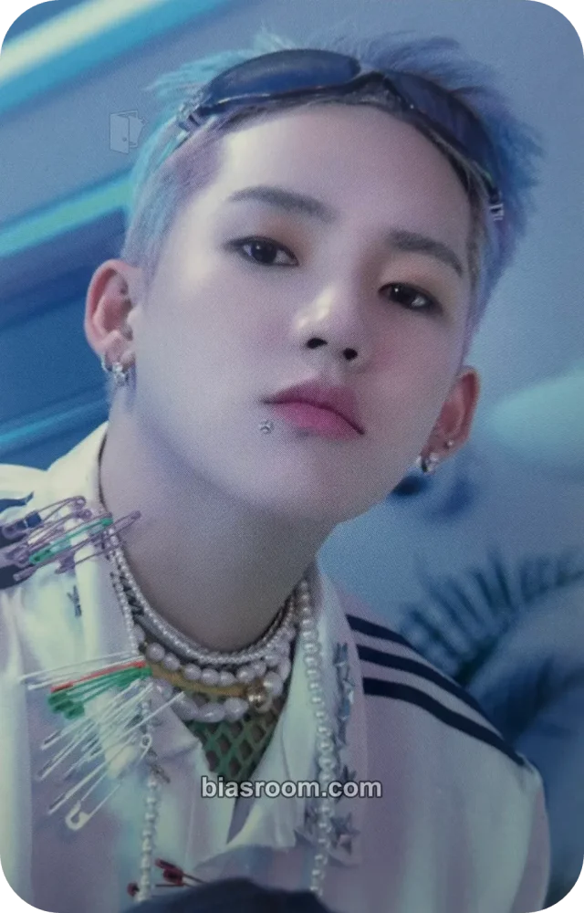 TREASURE - Choi Hyunsuk - Hello Tour Event trading card C version