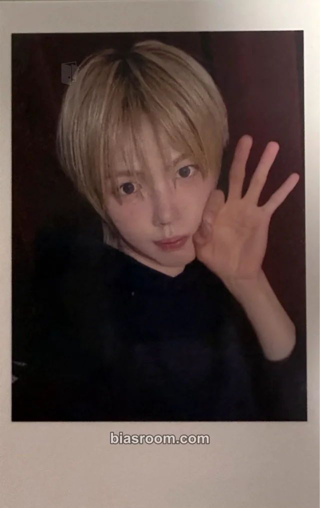 idntt - Kim SeongJun - yesweare Album polaroid jump up round 19 fansign