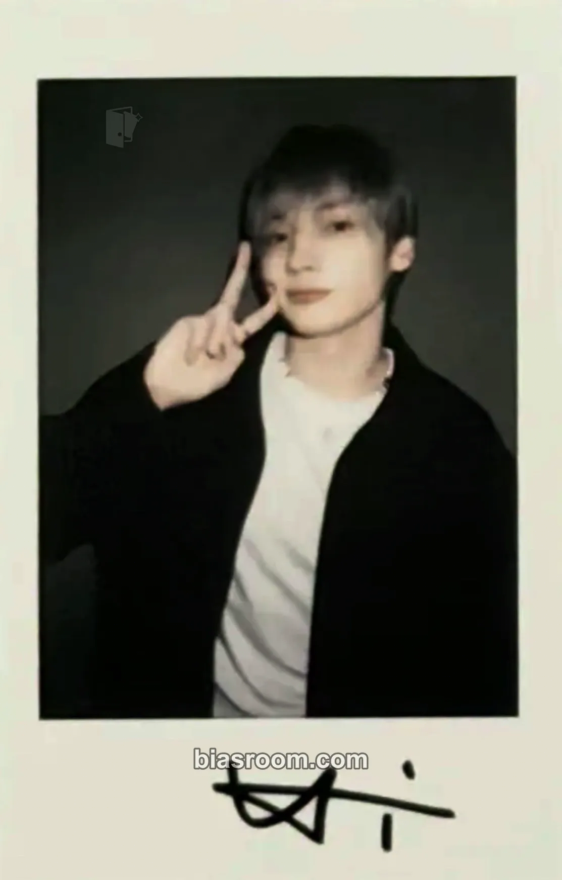 Huening Kai 7TH YEAR: A Moment of Stillness in the Thorns Photocard - TOMORROW X TOGETHER - TOMORROW X TOGETHER K-pop photocard