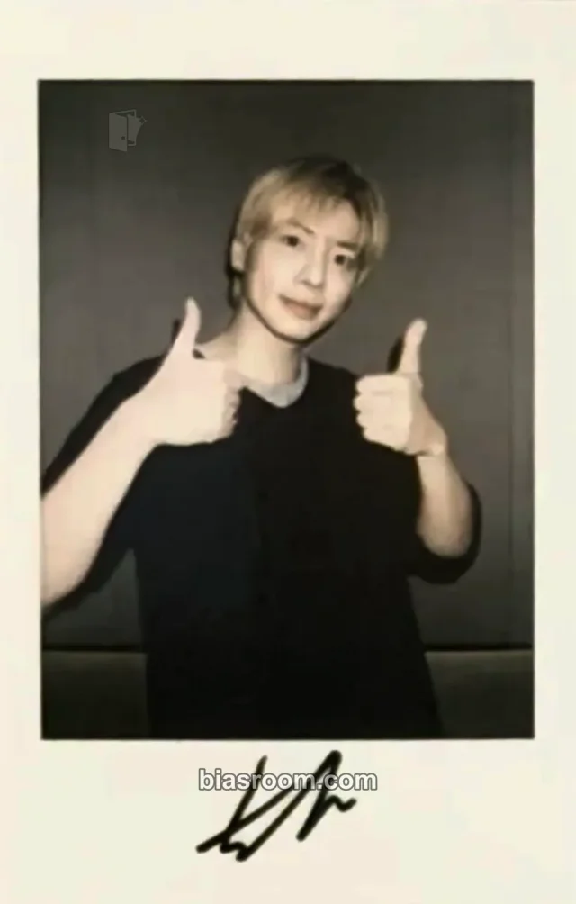 TOMORROW X TOGETHER - Taehyun - 7TH YEAR: A Moment of Stillness in the Thorns Album fansign beijing china winner benefit withfans / yizhiyu (yzy) polaroid printed signature