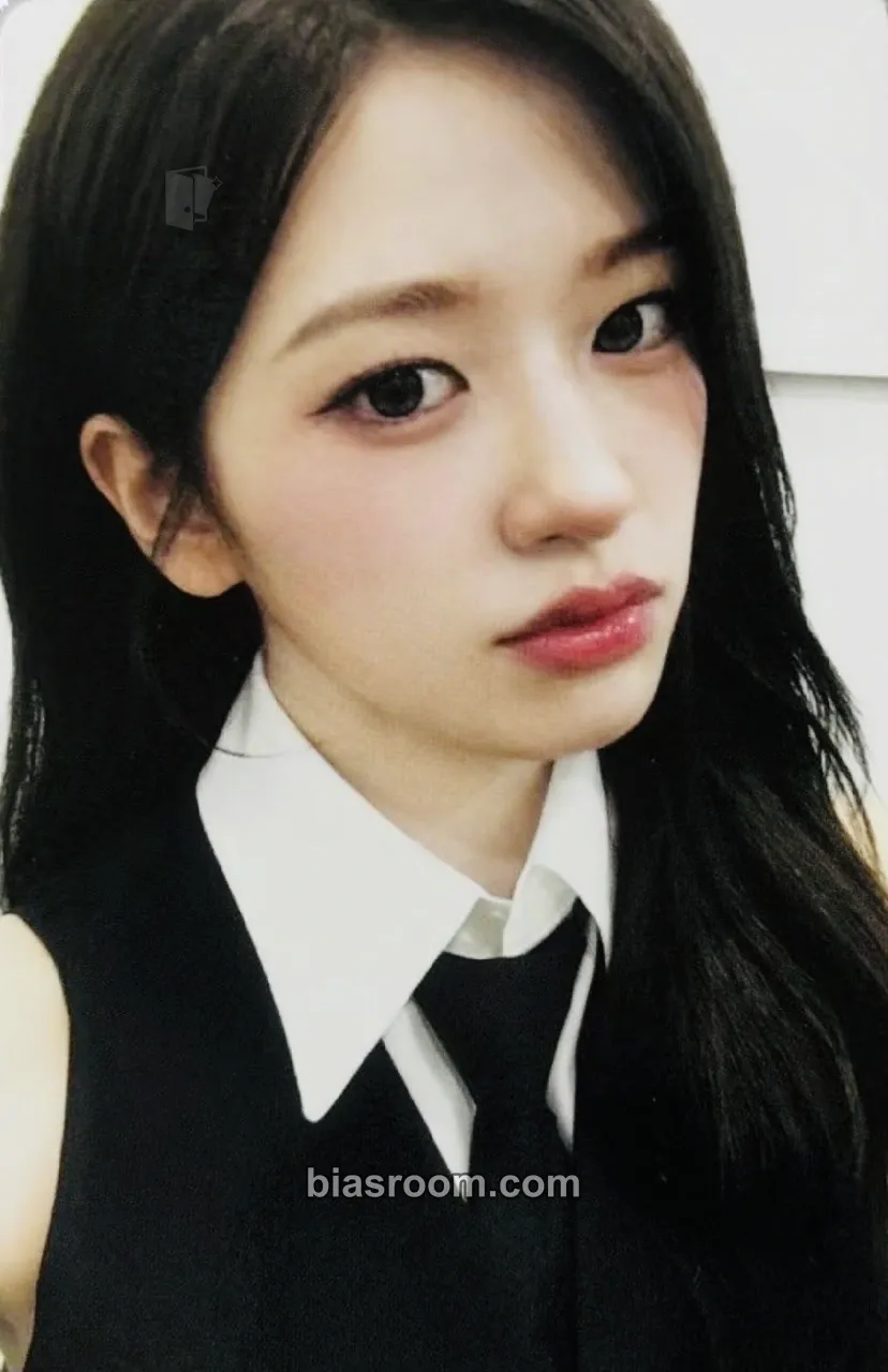 Yujin REVIVE+ Photocard - IVE - IVE K-pop photocard