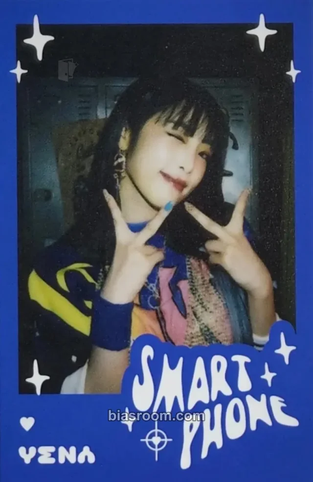 Yena - Yena - SMARTPHONE Album soundwave pop-up cafe event polaroid