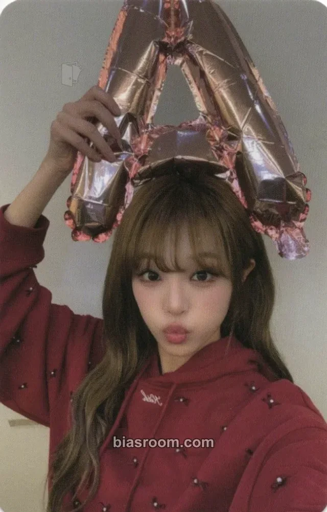 Yena - Yena - 2026 Yena 1st Live Tour “So Near, Yet So Far, Another Wo2ld!” Event trading card encore