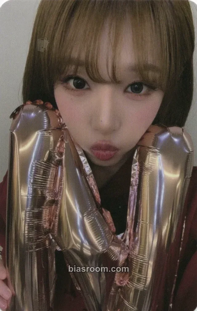 Yena - Yena - 2026 Yena 1st Live Tour “So Near, Yet So Far, Another Wo2ld!” Event trading card encore