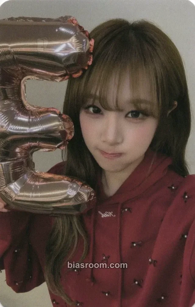 Yena - Yena - 2026 Yena 1st Live Tour “So Near, Yet So Far, Another Wo2ld!” Event trading card encore