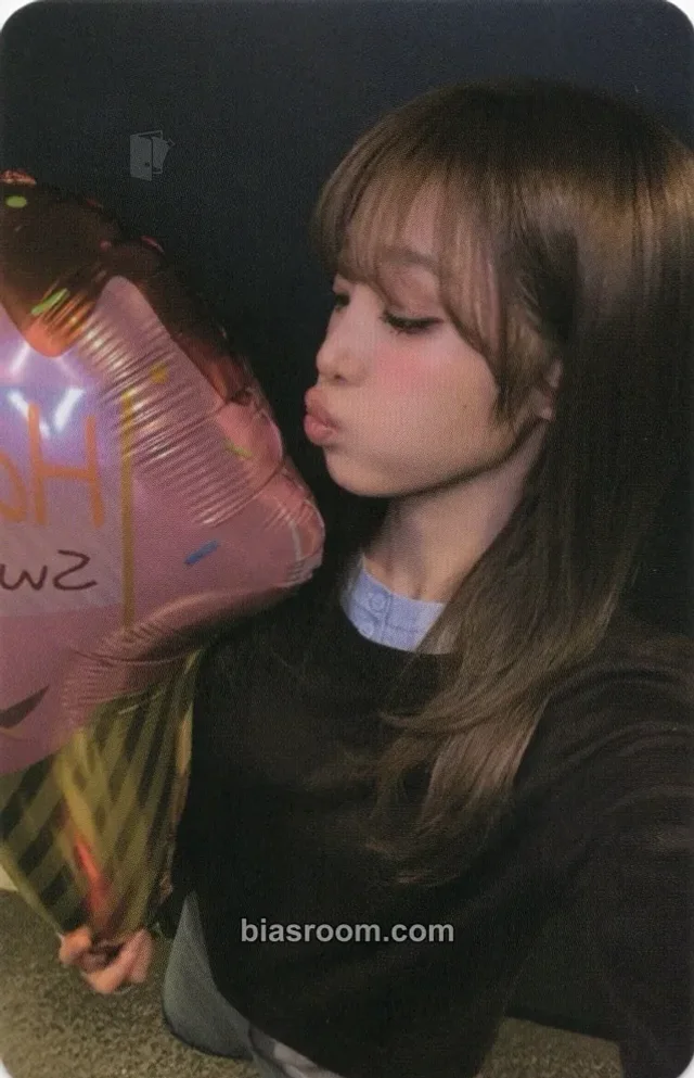 Yena - Yena - 2026 Yena 1st Live Tour “So Near, Yet So Far, Another Wo2ld!” Event trading card encore