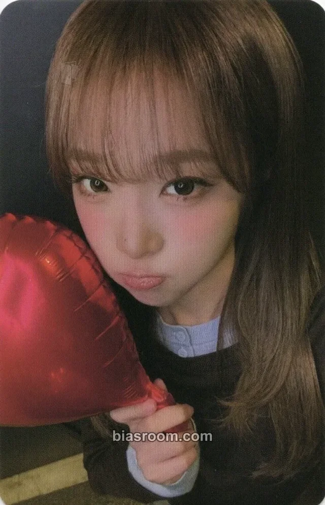 Yena - Yena - 2026 Yena 1st Live Tour “So Near, Yet So Far, Another Wo2ld!” Event trading card encore