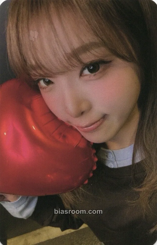 Yena 2026 Yena 1st Live Tour “So Near, Yet So Far, Another Wo2ld!” Photocard - Yena K-pop photocard