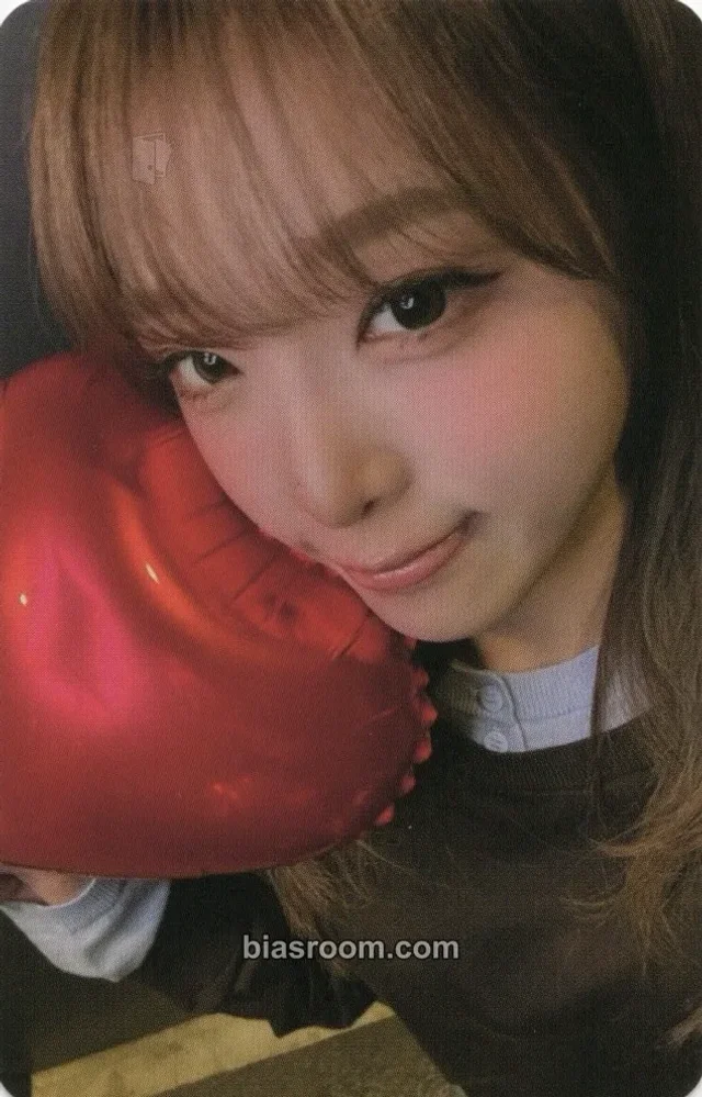Yena - Yena - 2026 Yena 1st Live Tour “So Near, Yet So Far, Another Wo2ld!” Event trading card encore