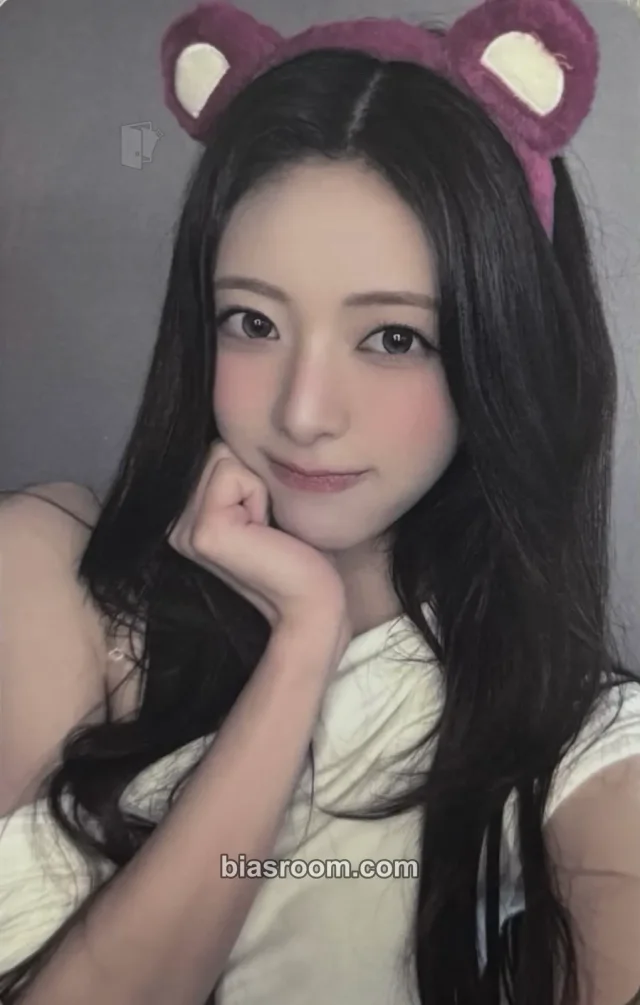 ITZY - Yuna - Motto Album kmstation lucky draw (LD) secret photocard
