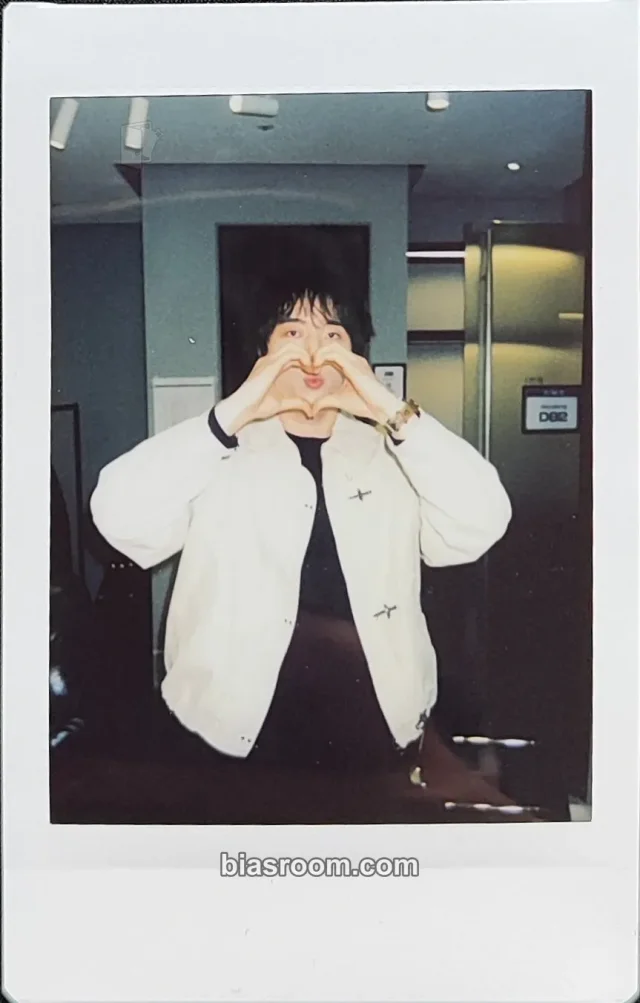 D82 - Eunse - Luminous Album polaroid