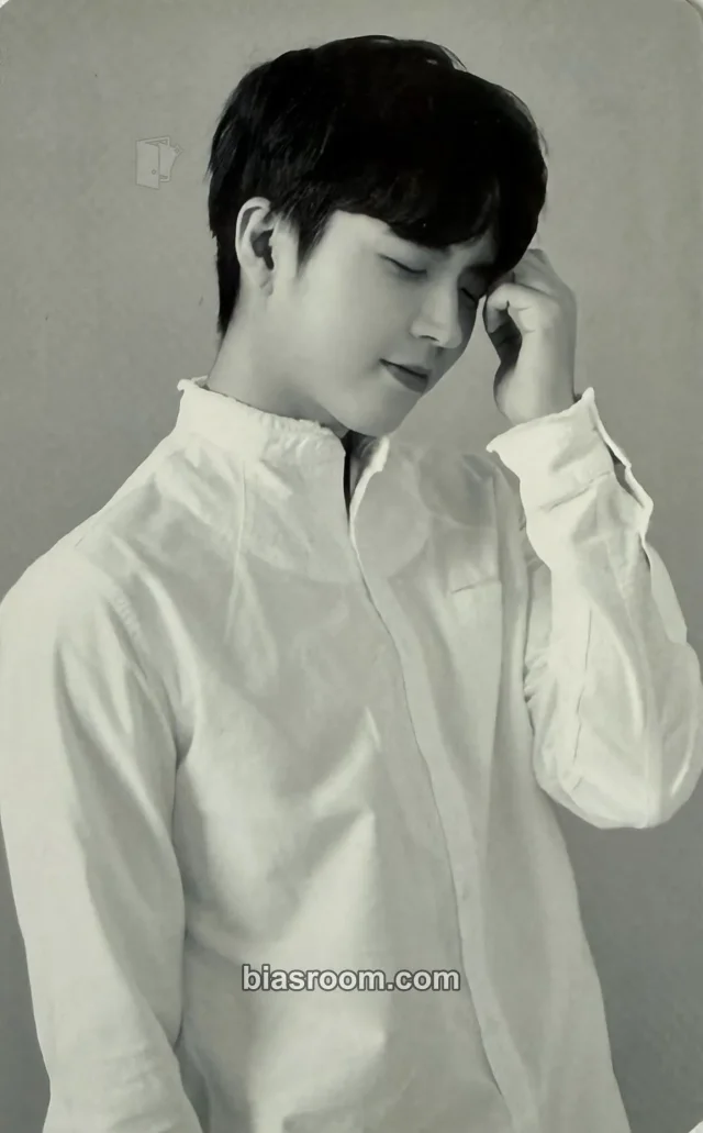 INFINITE - Woohyun - 2018 Season's Greetings Other photocard set season's greetings