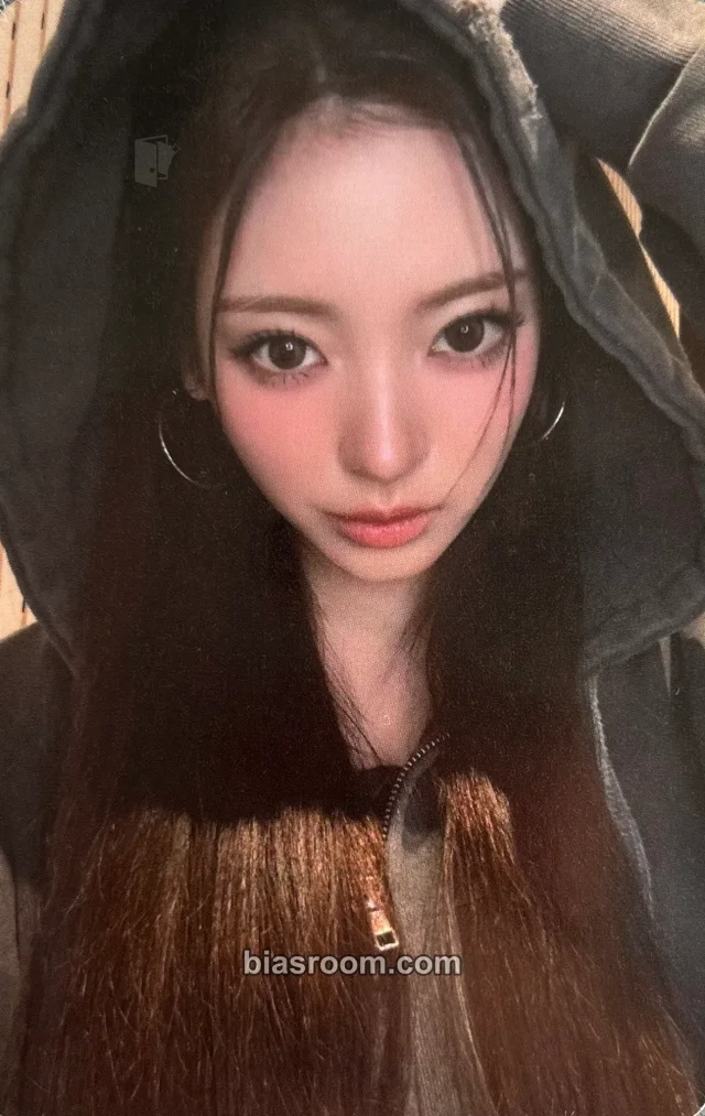 MEOVV - Anna - BURNING UP Album pop-up merch photocard hoodie/sweatshirt