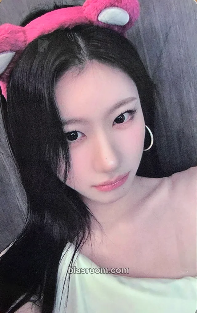 Chaeryeong ITZY Motto K-pop photocard