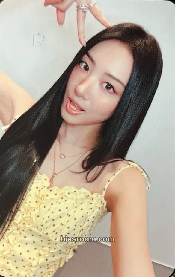 Gawon BITE NOW Photocard - MEOVV - MEOVV K-pop photocard