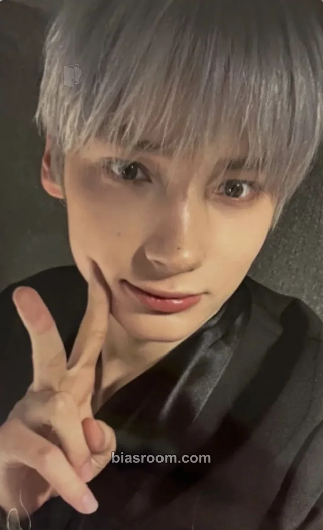 Huening Kai TOMORROW X TOGETHER Setsuna Hanabi K-pop Photocard
