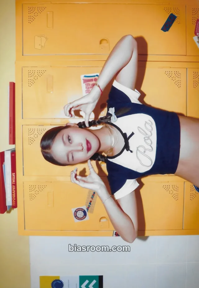 OH MY GIRL - Mimi - Golden Hourglass Album photo print lipss