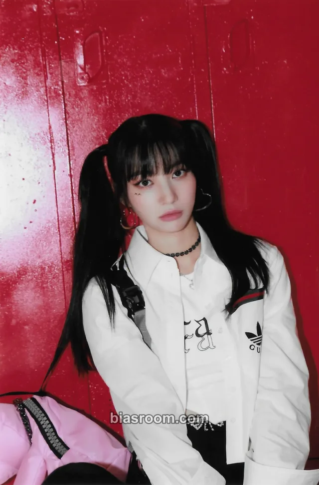 OH MY GIRL - Yubin - Golden Hourglass Album photo print lipss